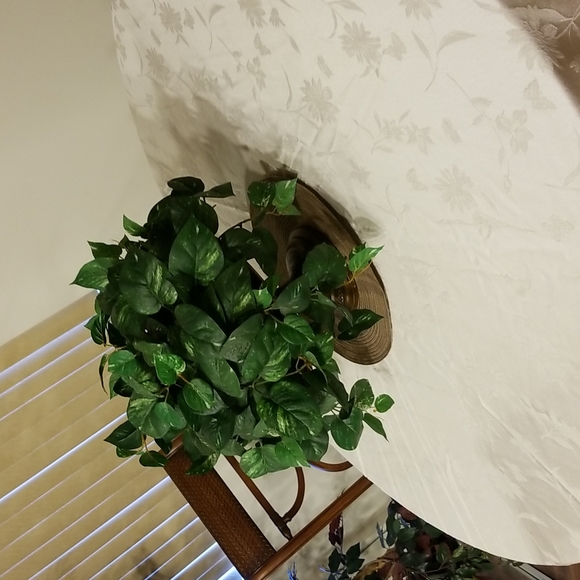 Satin Brocade Tablecloth - Picture 8 of 10